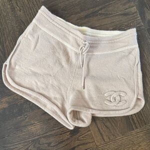 Authentic USED CHANEL Women's Cream CASHMERE Shorts CC logo Size 38